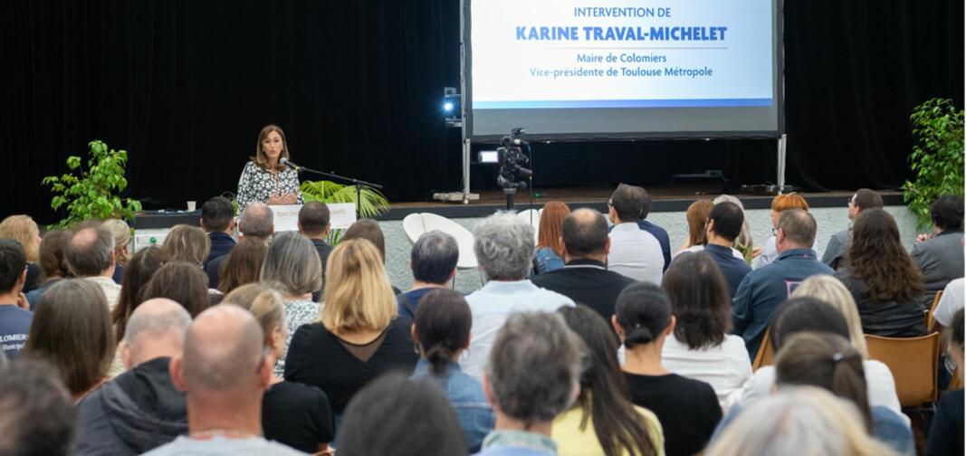 Karine Traval-Michelet rencontre l'ensemble des agents de la collectivité