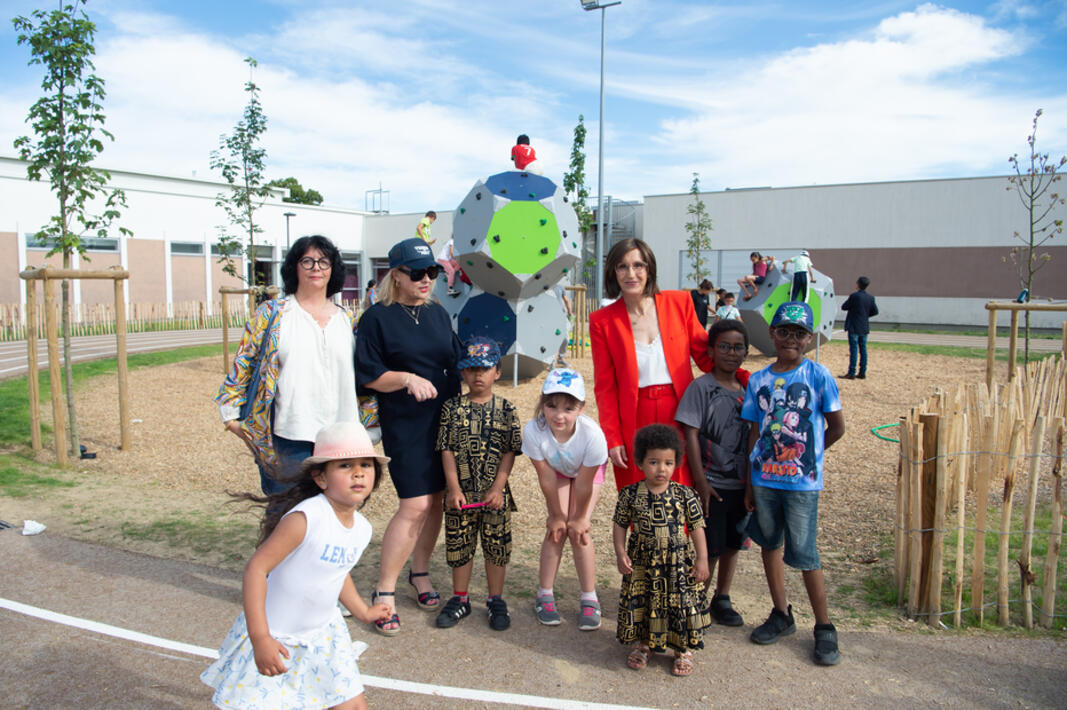 Inauguration de la cour-parc de l'École Jules-Ferry